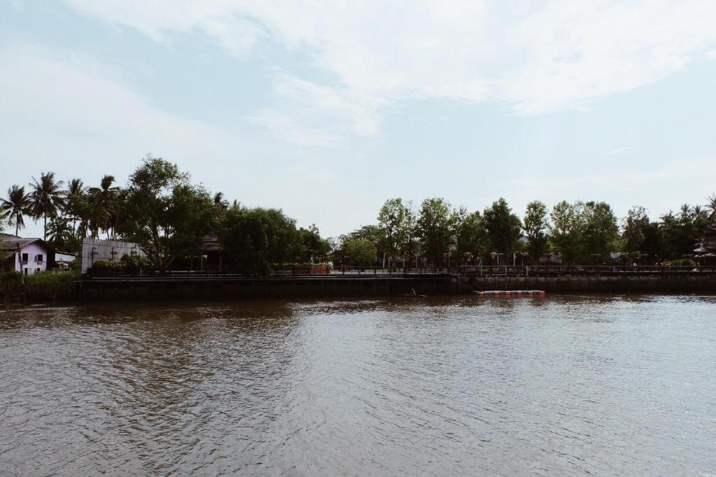 Ruennamyen Resort Amphawa Samut Songkhram Exterior foto